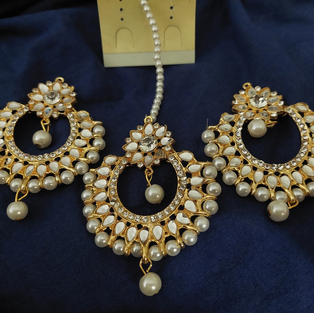 Golden mirror earrings and tika